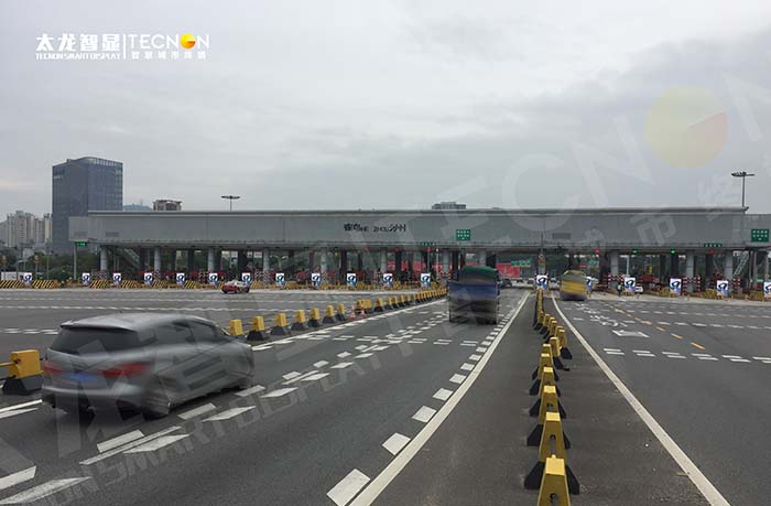 鹤洲收费站 LED 广告机：交通枢纽上的品牌传播引擎